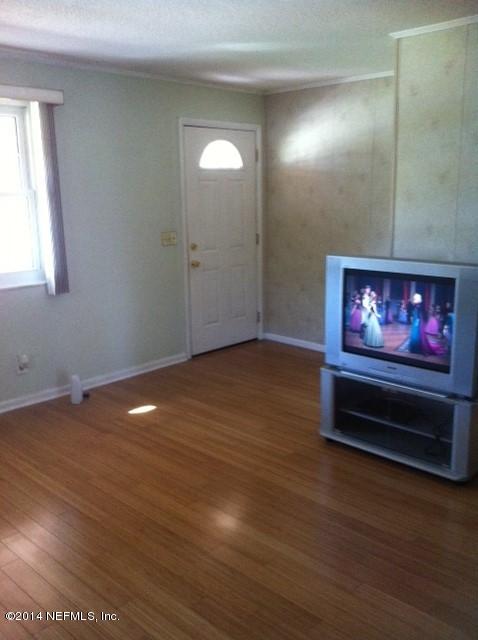 7619 Gordean Road Jacksonville, FL 32221 - Photo 6 of 27 Living Area 1