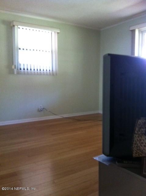 7619 Gordean Road Jacksonville, FL 32221 - Photo 7 of 27 Living Area 2