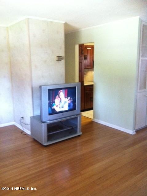 7619 Gordean Road Jacksonville, FL 32221 - Photo 8 of 27 Living Area 3