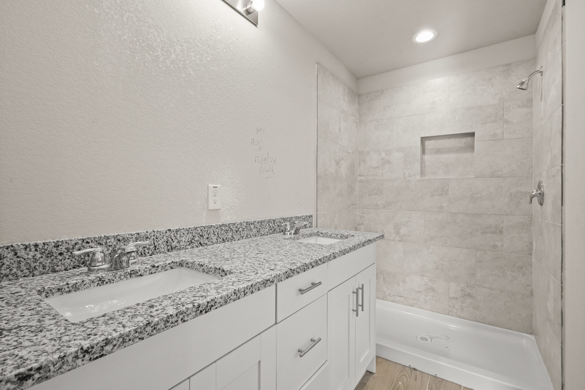 9005 Judwin Street Houston, TX 77075 - Photo 5 of 14 a bathroom with a granite countertop sink and a bathtub