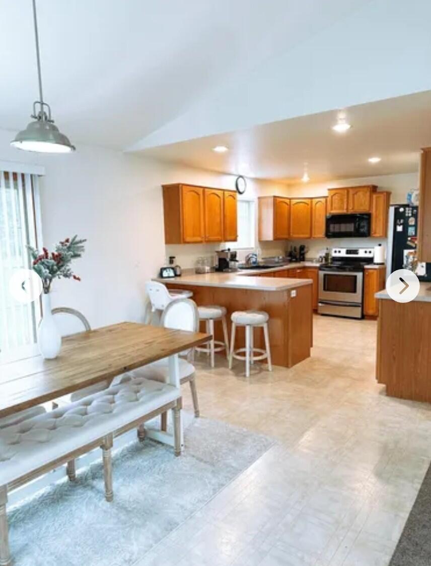 4620 Fox Grove Road Sheboygan, WI 53081 - Photo 4 of 15 Dining & Kitchen
