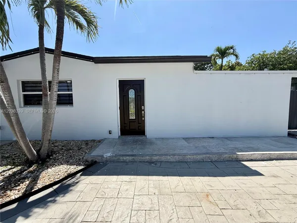 $2,400 | 6520 West 8th Lane, Unit 2, Hialeah, FL 33012
