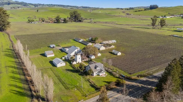 $1,795,000 | 3957 Lakeville Highway, Petaluma, CA 94954