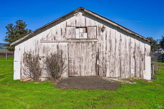 $1,795,000 | 3957 Lakeville Highway, Petaluma, CA 94954