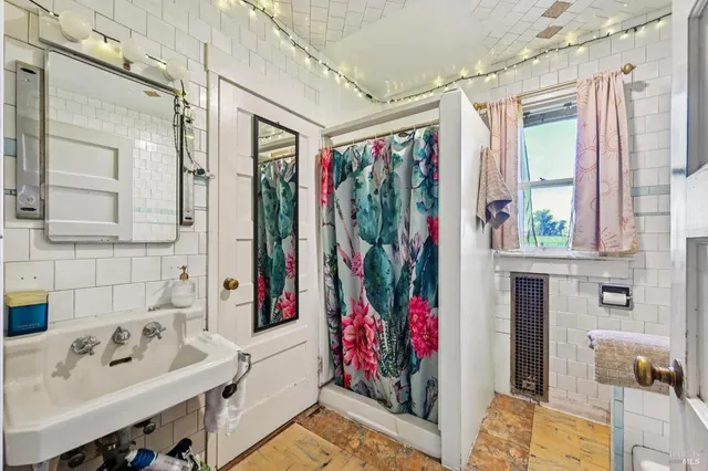 $1,795,000 | 3957 Lakeville Highway, Petaluma, CA 94954