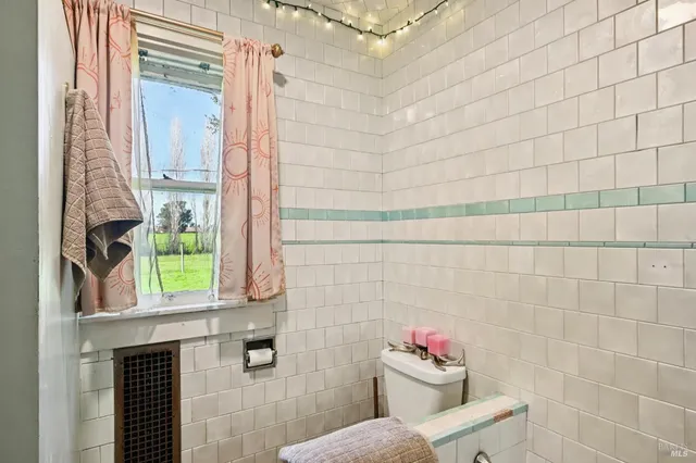 $1,795,000 | 3957 Lakeville Highway, Petaluma, CA 94954