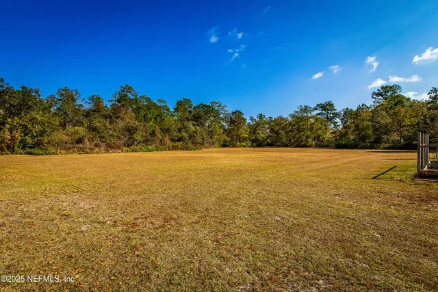a lawn chair sitting in a backyard of a house