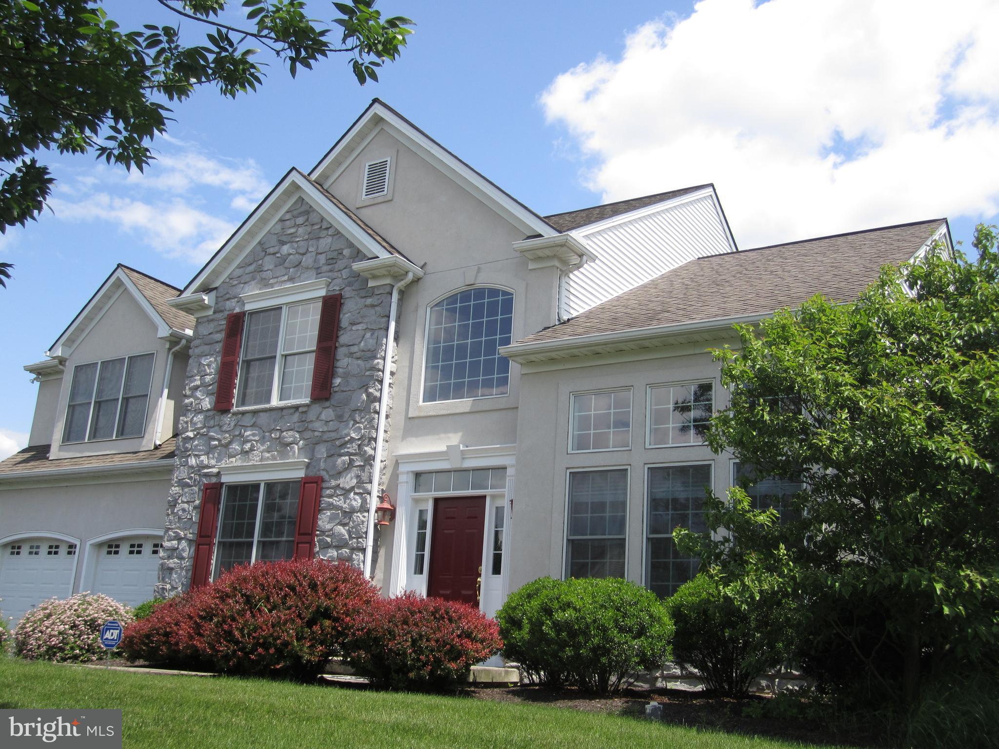 104 Hunters Crossing Lititz, PA 17543 - Photo 3 of 37 Exterior