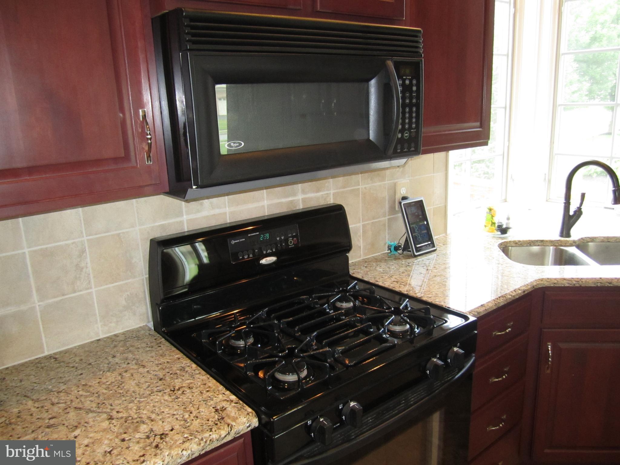 104 Hunters Crossing Lititz, PA 17543 - Photo 22 of 37 Gas Range