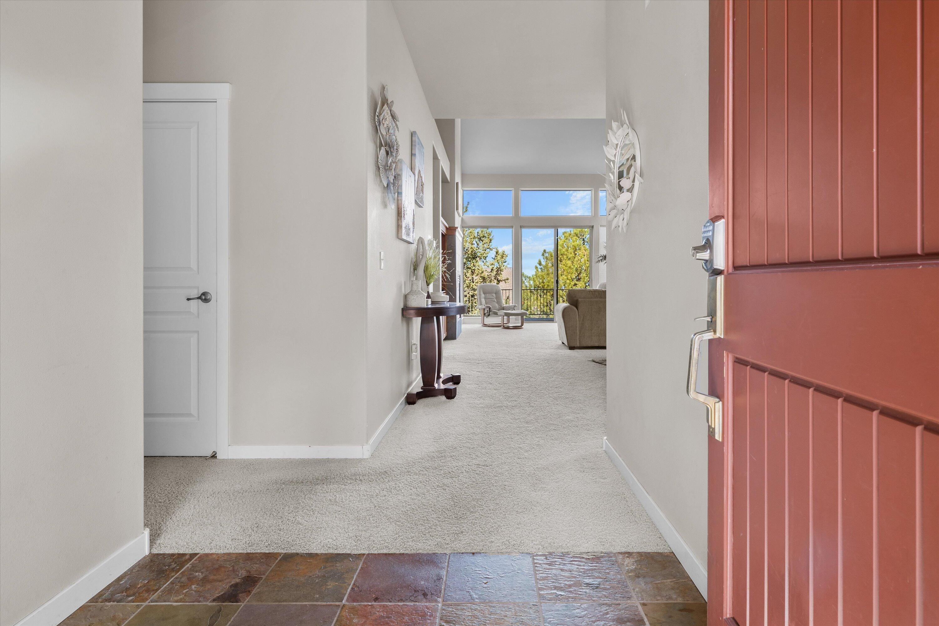 10879 Village Loop Redmond, OR 97756 - Photo 3 of 37 Entryway