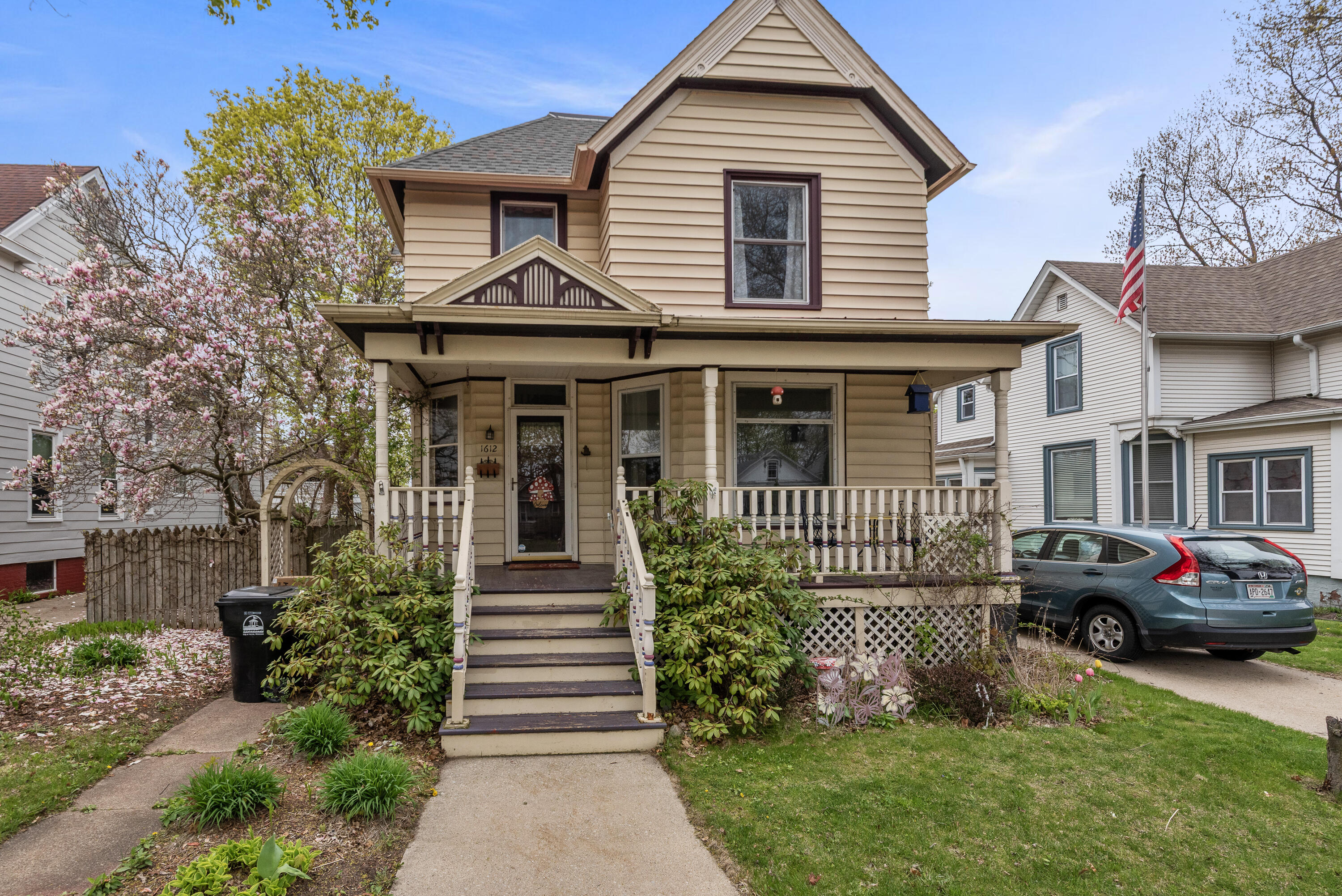 1612 North Main Street Racine, WI 53402 - Photo 2 of 35 1612 N Main St-2