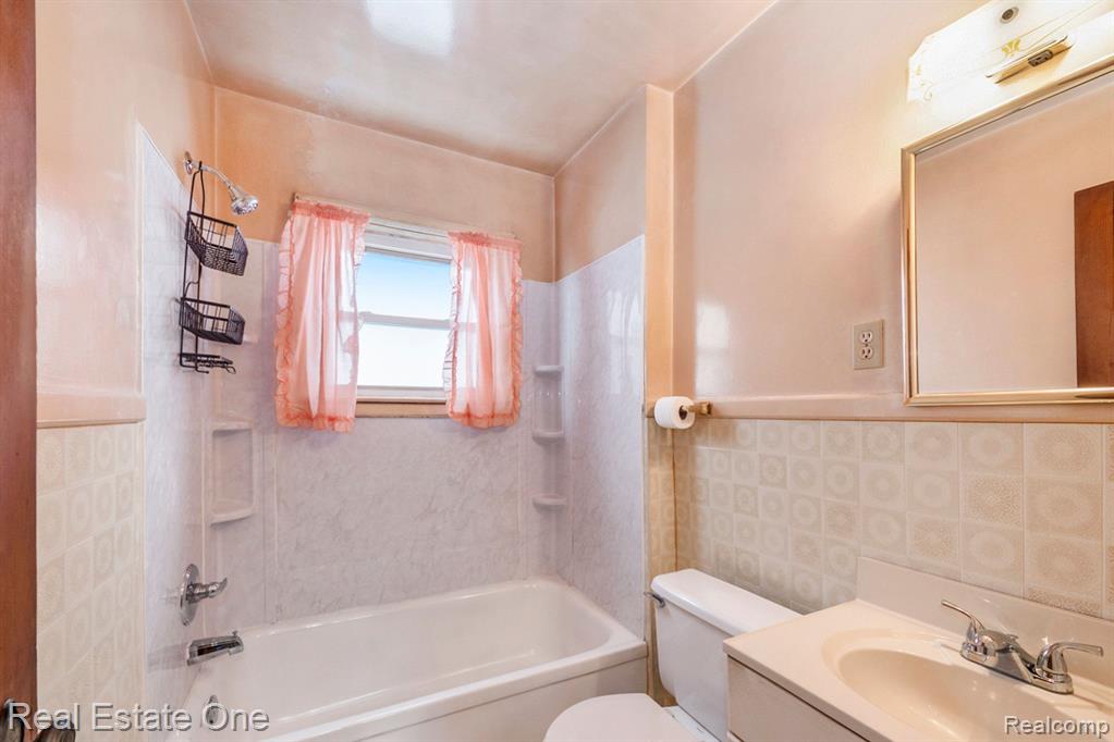 2836 Academy Street Dearborn, MI 48124 - Photo 12 of 16