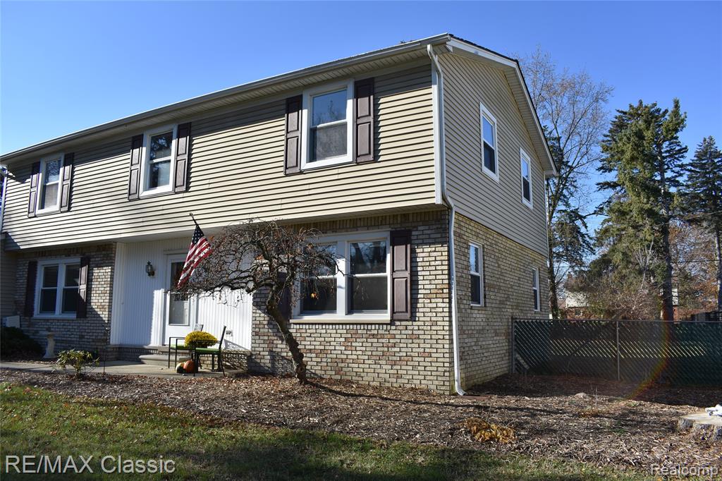 1977 Meadow Ridge Drive Walled Lake, MI 48390 - Photo 50 of 53