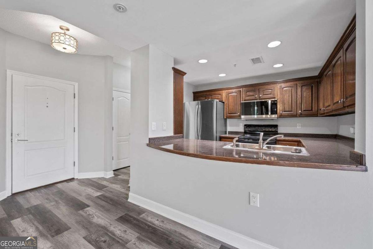 3475 Oak Valley Road Northeast, Unit 910 Atlanta, GA 30326 - Photo 24 of 51