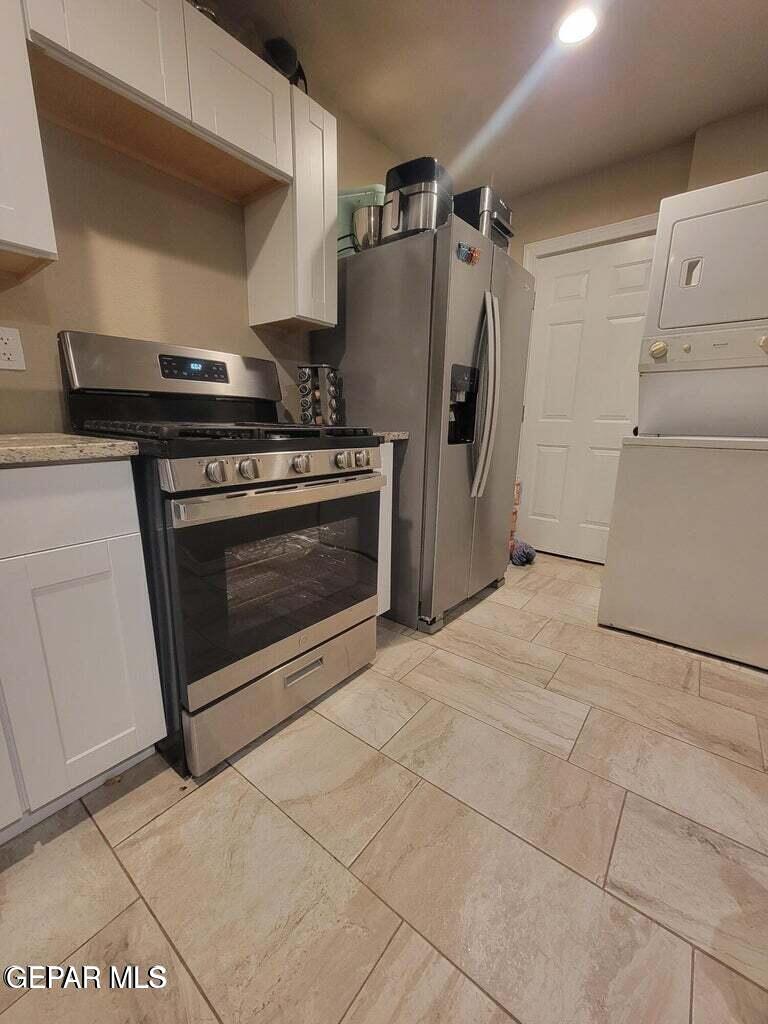 11531 Ernest Road Socorro, TX 79927 - Photo 29 of 36 a kitchen with a stove and a refrigerator