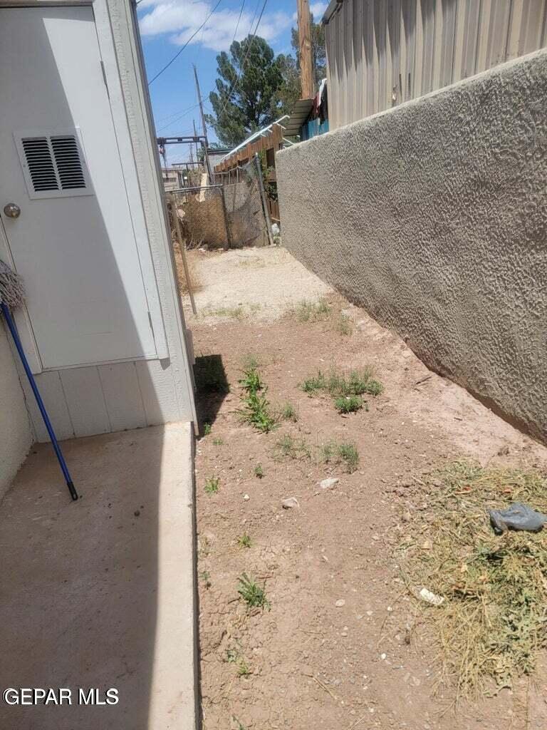 11531 Ernest Road Socorro, TX 79927 - Photo 9 of 36 a view of a backyard