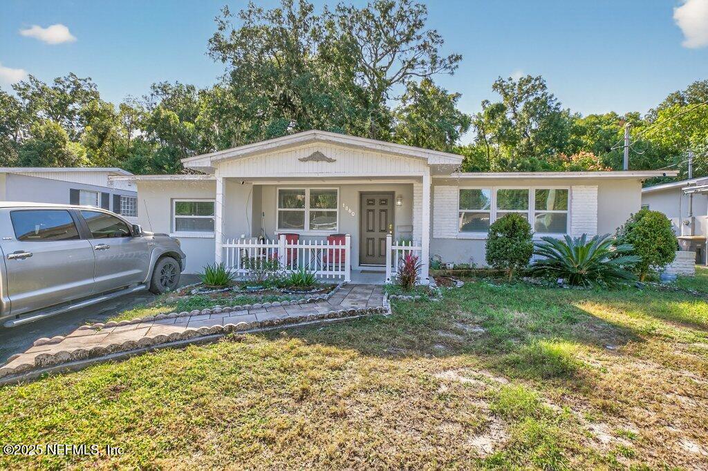 1860 Embassy Drive Jacksonville, FL 32207 - Photo 11 of 53 a view of a house with a yard