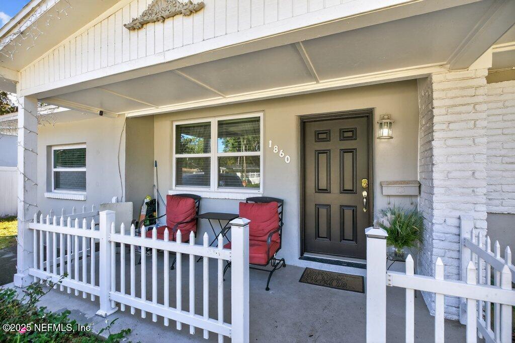 1860 Embassy Drive Jacksonville, FL 32207 - Photo 12 of 53 a porch with seating space