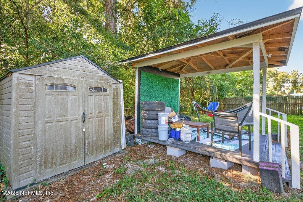 1860 Embassy Drive Jacksonville, FL 32207 - Photo 50 of 53 a backyard of a house with deck and furniture