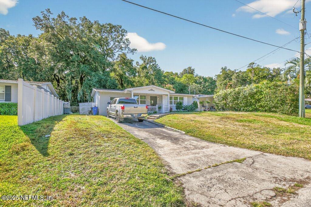 1860 Embassy Drive Jacksonville, FL 32207 - Photo 6 of 53 a view of a house with a swimming pool