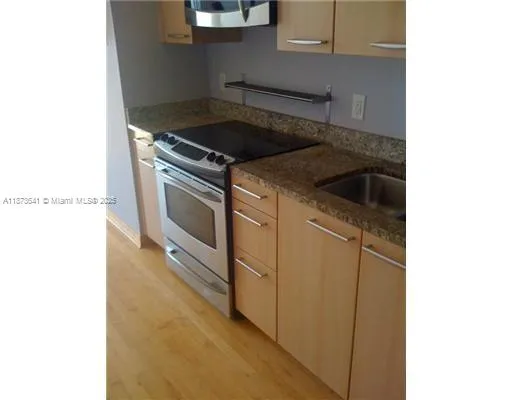 $3,200 | 2001 Meridian Avenue, Unit 530, Miami Beach, FL 33139