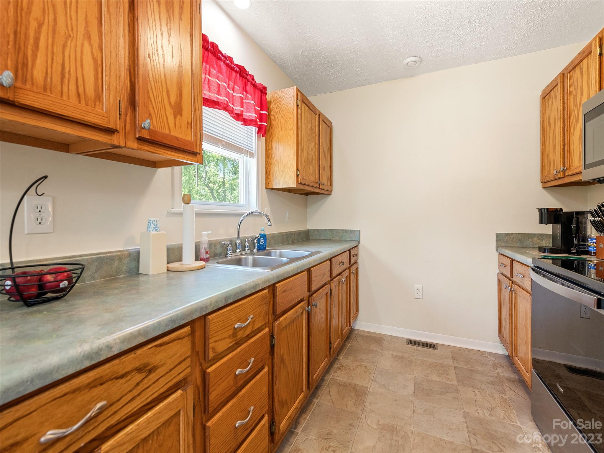 302 Spring Street Canton, NC 28716 - Photo 15 of 34 Gallery Image 15