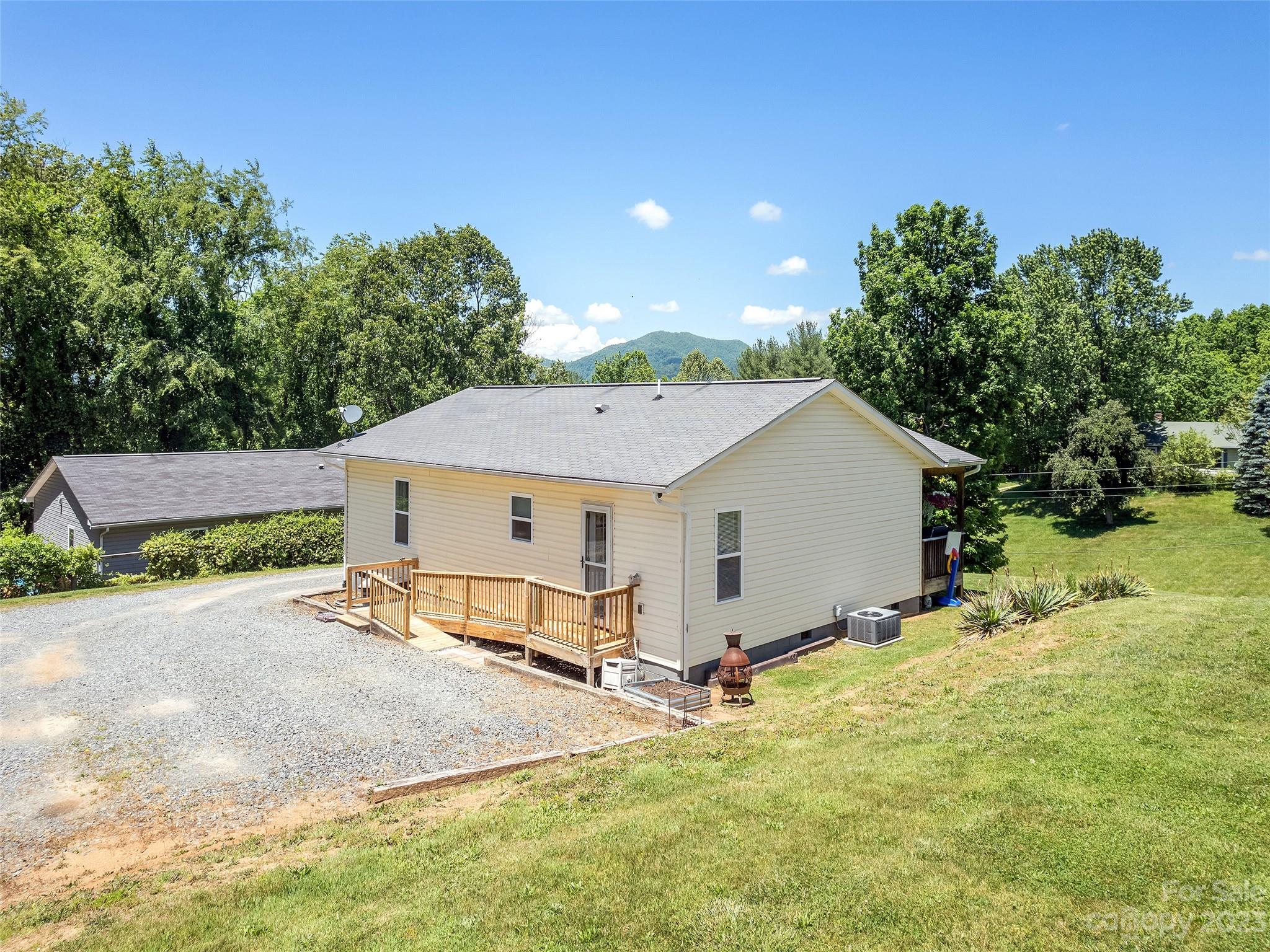 302 Spring Street Canton, NC 28716 - Photo 5 of 34 Gallery Image 5