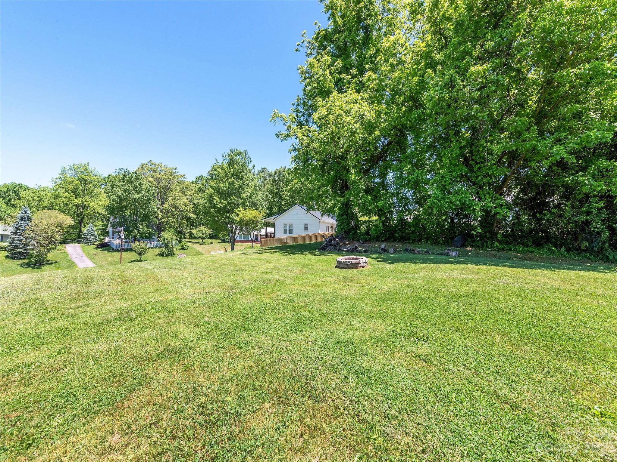 302 Spring Street Canton, NC 28716 - Photo 6 of 34 Gallery Image 6