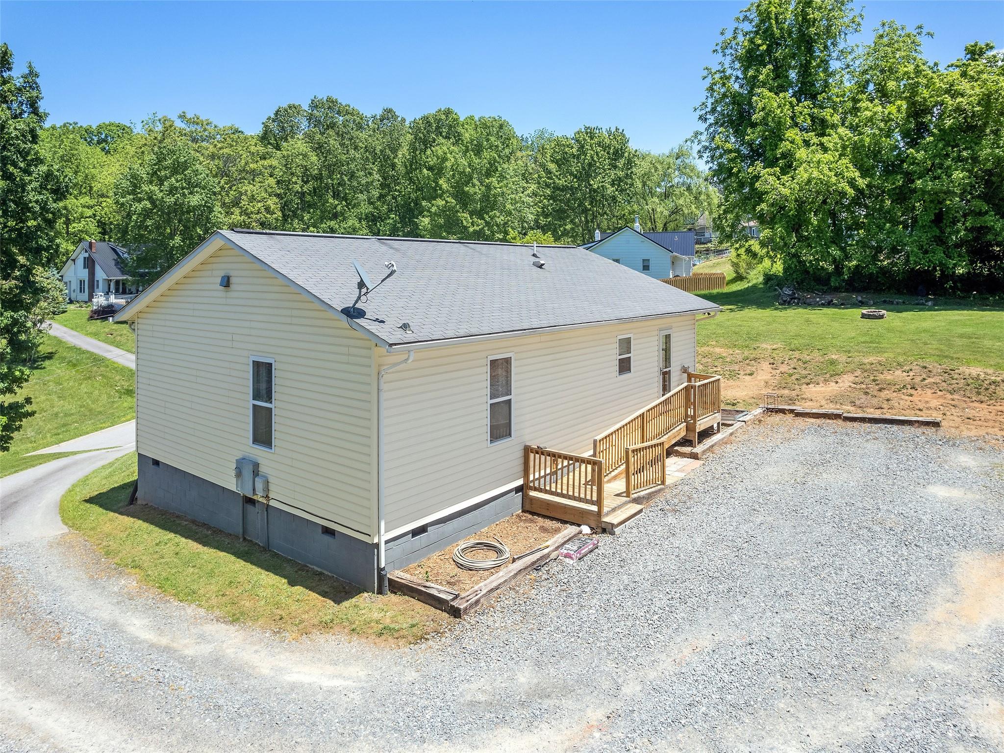 302 Spring Street Canton, NC 28716 - Photo 9 of 34 Gallery Image 9