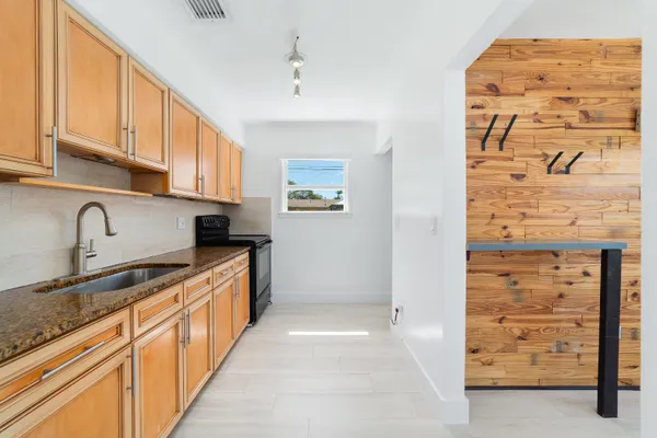 $2,700 | 2130 Wiley Court, Hollywood, FL 33020