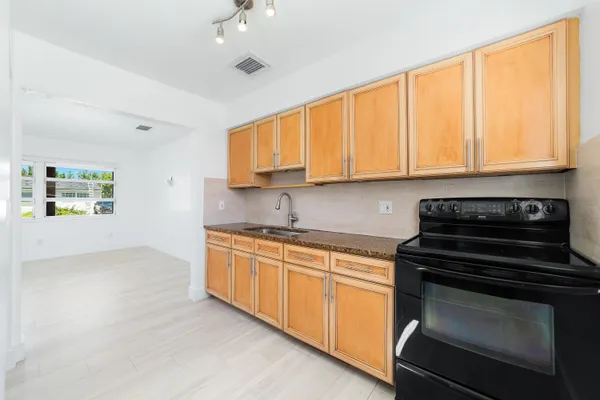 $2,700 | 2130 Wiley Court, Hollywood, FL 33020