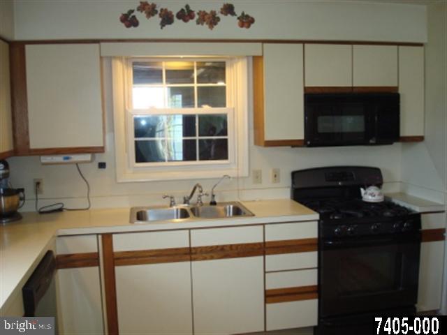 4874 East Prospect Road York, PA 17406 - Photo 9 of 24 Gallery Image 9