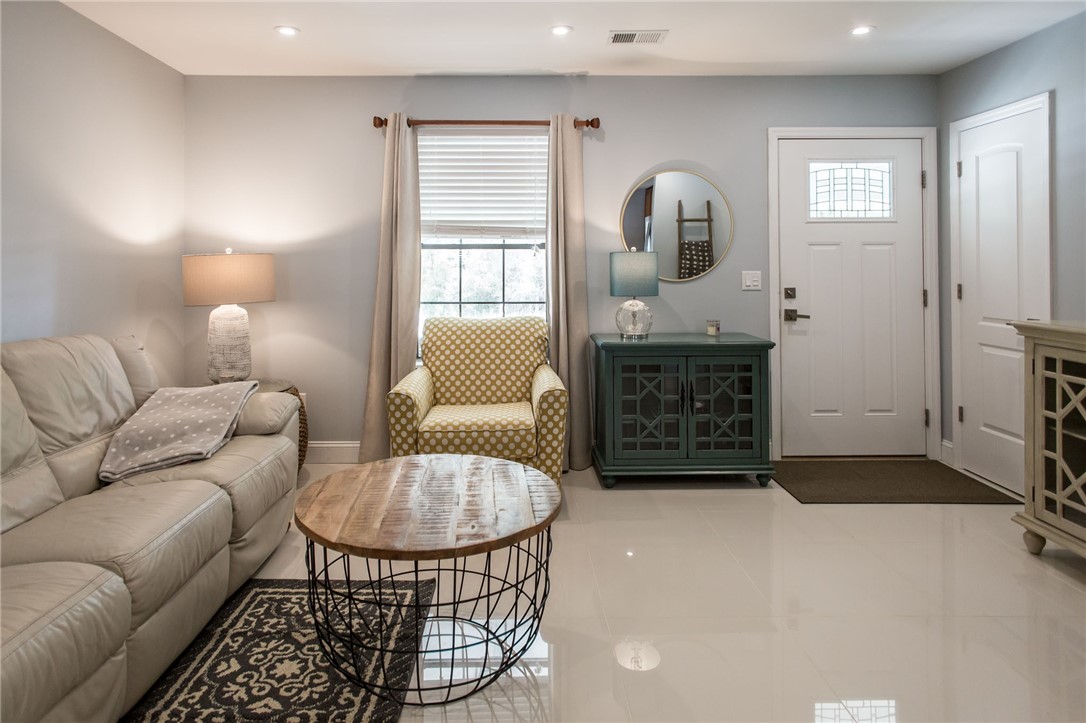 948 Azalea Street Blackshear, GA 31516 - Photo 4 of 42