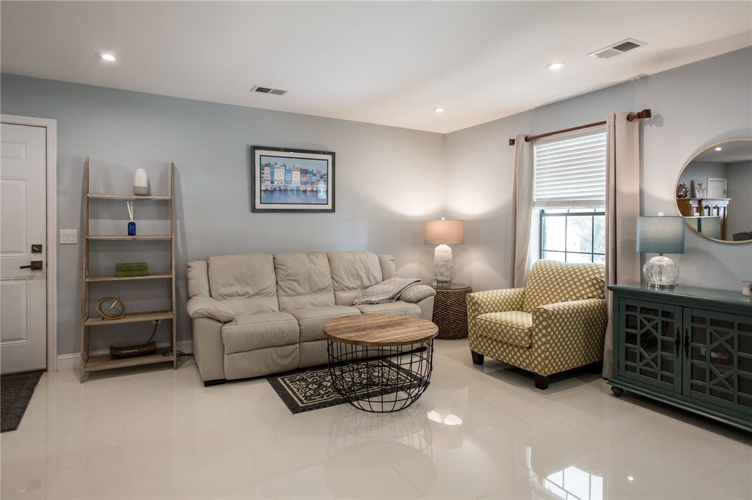 948 Azalea Street Blackshear, GA 31516 - Photo 5 of 42