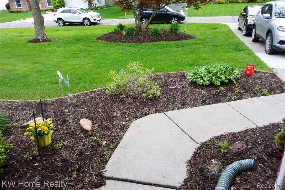 32106 Red Clover Road Farmington, MI 48334 - Photo 2 of 40 FRONT LANDSCAPING .JPG
