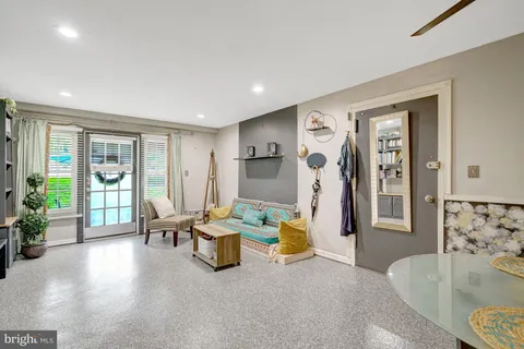 $270,000 | 8360 Dunham Court, Springfield, VA 22152
