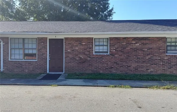 $775 | 725 South Scientific Street, High Point, NC 27260