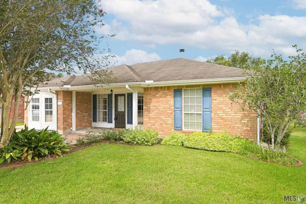 $279,900 | 121 Rosedown Drive, Thibodaux, LA 70301