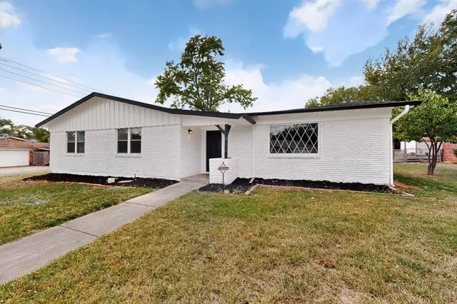 $280,500 | 1974 Shelman Trail, Fort Worth, TX 76112