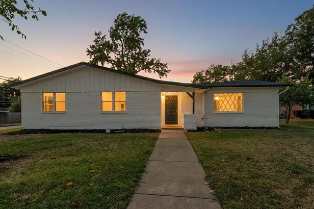 $280,500 | 1974 Shelman Trail, Fort Worth, TX 76112