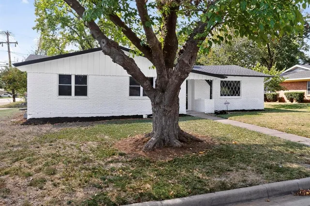 $280,500 | 1974 Shelman Trail, Fort Worth, TX 76112