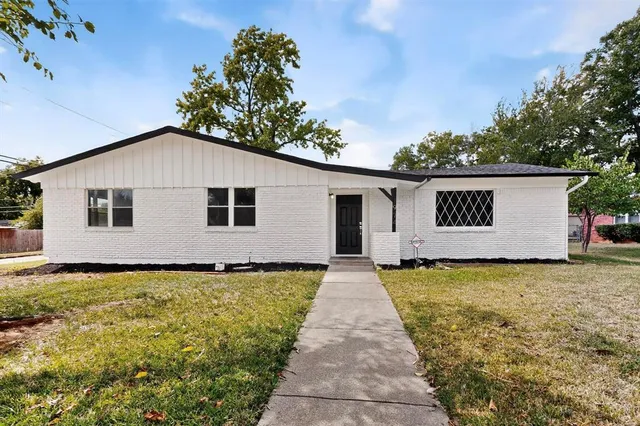 $280,500 | 1974 Shelman Trail, Fort Worth, TX 76112