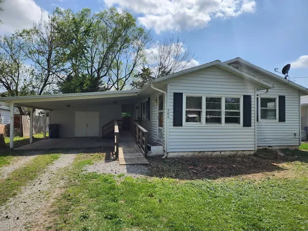 $89,900 | 504 West 5th Street, Benton, IL 62812