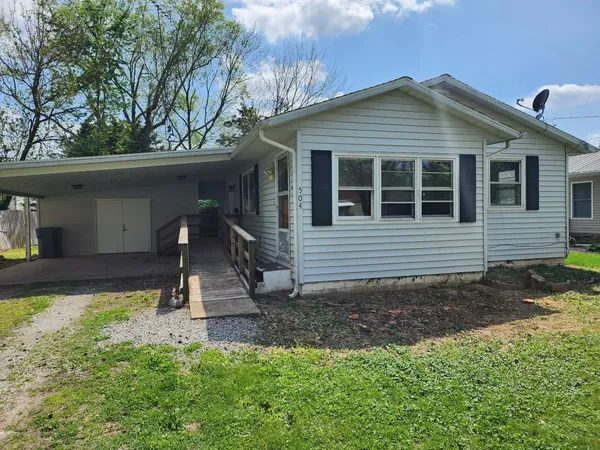 $89,900 | 504 West 5th Street, Benton, IL 62812