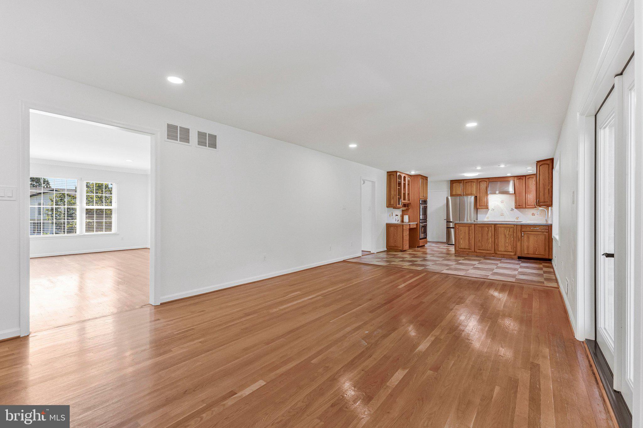 7730 Falstaff Road McLean, VA 22102 - Photo 18 of 83 Large kitchen/family room