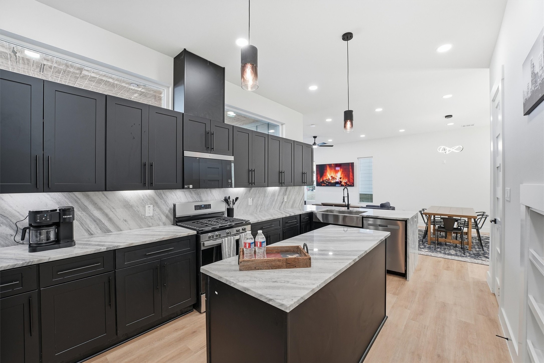 4206 Fox Street Houston, TX 77003 - Photo 2 of 29