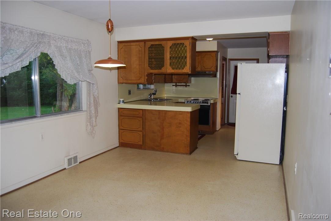1296 North Adams Road Rochester, MI 48306 - Photo 6 of 23 DSC_0269.JPG