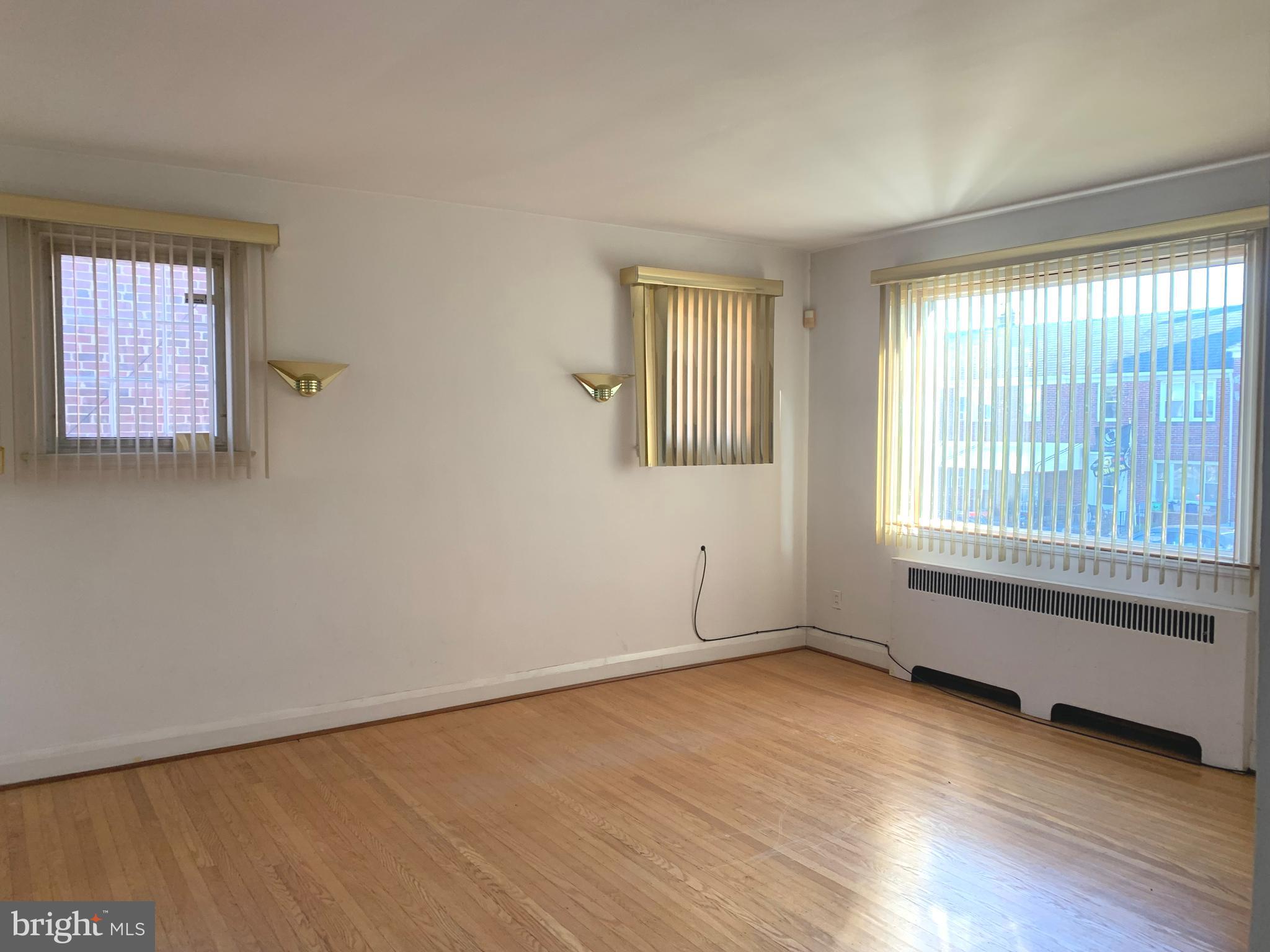 1644 Shadyside Road Baltimore, MD 21218 - Photo 3 of 16 Living Room