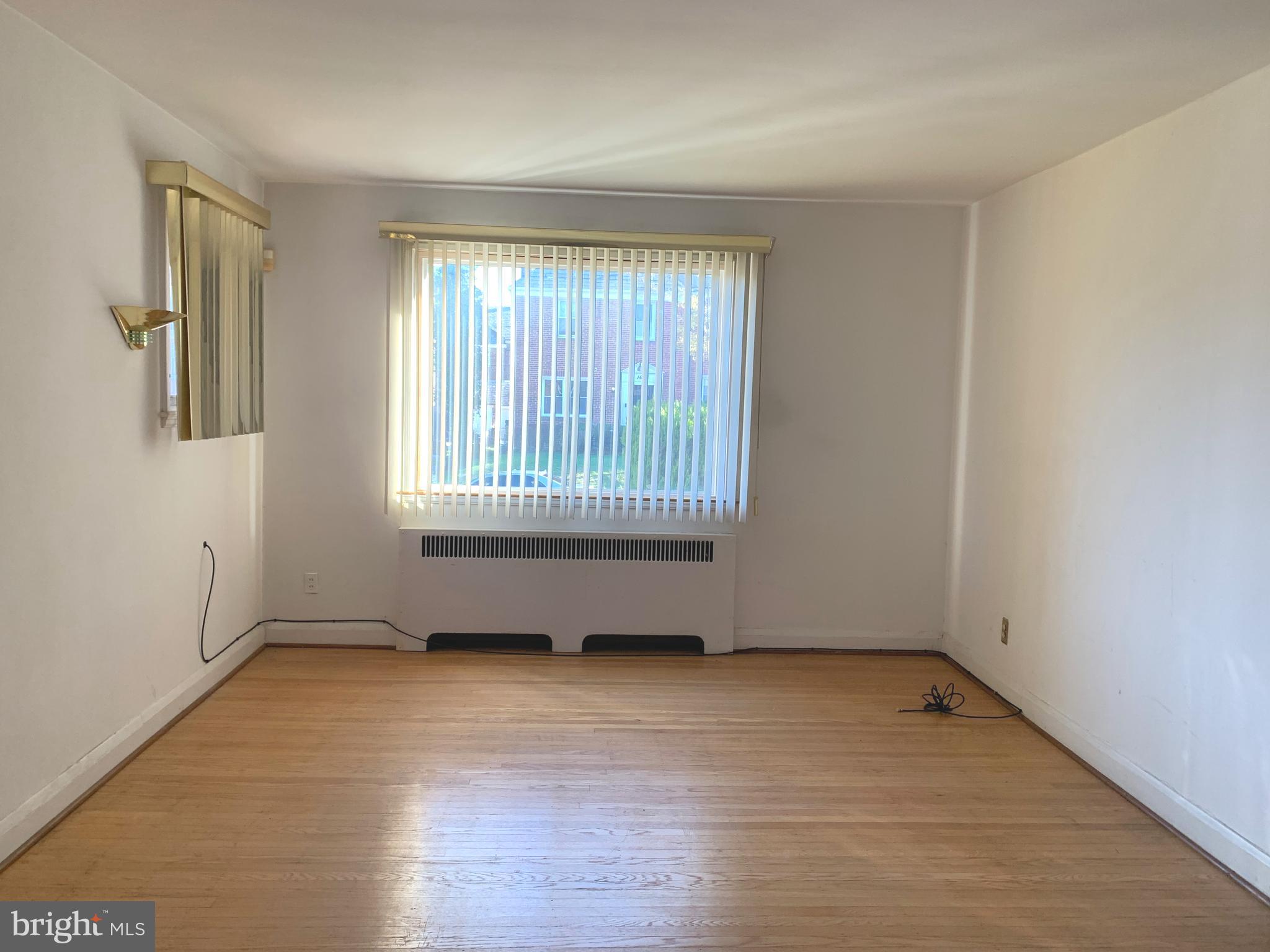 1644 Shadyside Road Baltimore, MD 21218 - Photo 4 of 16 Living Room