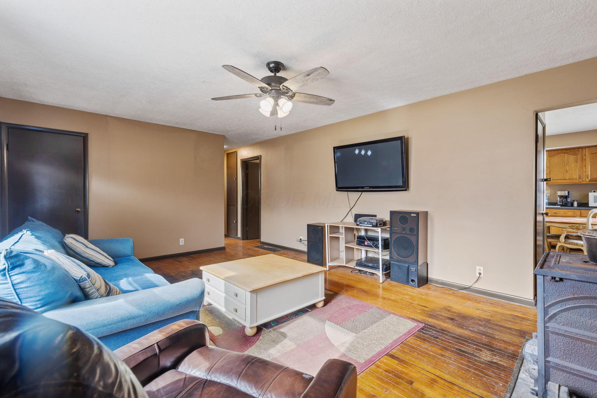 25816 Goosecreek Road McArthur, OH 45651 - Photo 10 of 34 Living Room - 25816 Goosecreek Road, McArthur, OH 45651